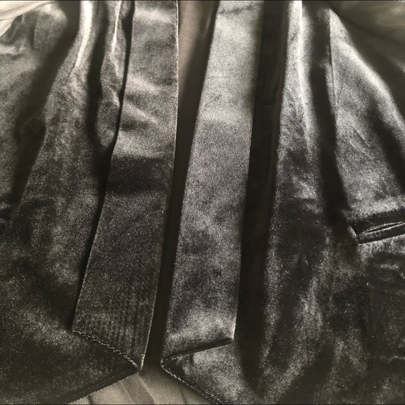 🌷SOLD🌷Akira Black Label Satin Cape over Vest - Picture 3 of 4